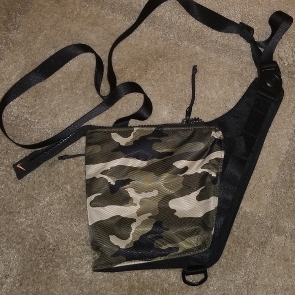 nike camo shoulder bag